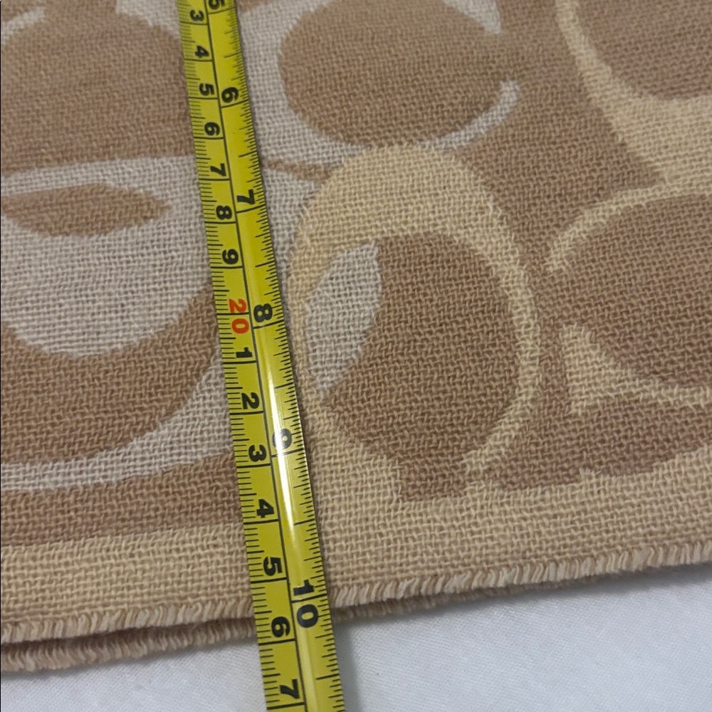 Coach Tan & Cream logo Patterned rectangle fringe scarf 100% Merino wool classic - Picture 11 of 11